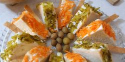 ایده های جالب برای تزیین سالاد الویه قالبی با نان تست و مرغ