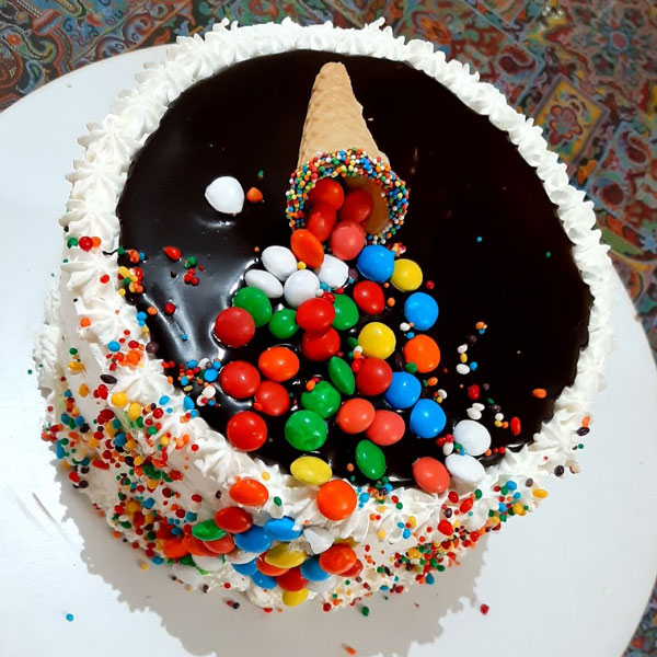 تزیین کیک با خامه ساده و شیک تزیین کیک با خامه کم تزیین کیک با خامه دو رنگ تزیین کیک با خامه صبحانه تزیین کیک با خامه رنگی تزیین کیک خامه ای با ماسوره تزیین کیک با خامه و شکلات