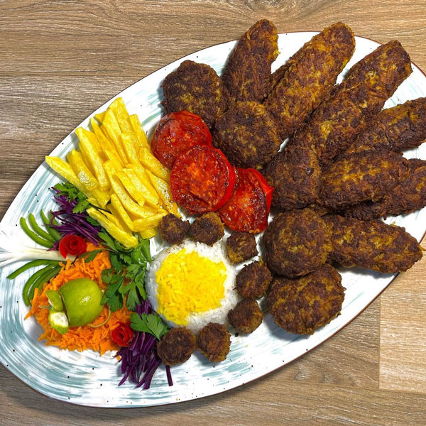 تزیین کتلت برای مهمانی تزیین کتلت با کاهو تزیین کتلت با گوجه تزیین کتلت با خیارشور و گوجه تزیین کتلت سیب زمینی تزیین کتلت کودکانه تزیین کتلت در دیس