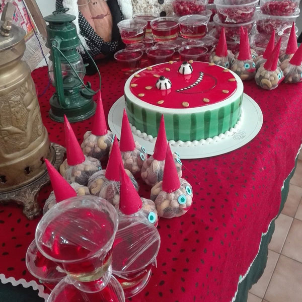 تزیین کیک شب یلدا خانگی تزیین کیک شب یلدا با خامه کیک شب یلدا جدید قشنگ ترین کیک شب یلدا کیک شب یلدا لاکچری کیک شب یلدا برای مدرسه