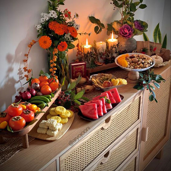جدیدترین تزیینات شب یلدا تزیین شب یلدا ساده تزیین سفره شب یلدا لاکچری عروس تزیین سفره شب یلدا روی زمین زیباترین سفره شب یلدا تزیین شب یلدا سنتی