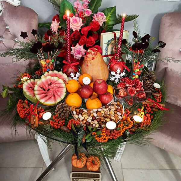 جدیدترین تزیینات شب یلدا تزیین شب یلدا ساده تزیین سفره شب یلدا لاکچری عروس تزیین سفره شب یلدا روی زمین زیباترین سفره شب یلدا تزیین شب یلدا سنتی