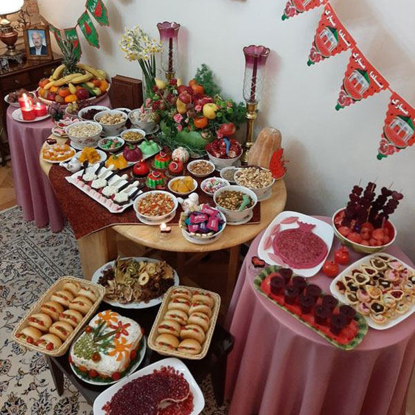 جدیدترین تزیینات شب یلدا تزیین شب یلدا ساده تزیین سفره شب یلدا لاکچری عروس تزیین سفره شب یلدا روی زمین زیباترین سفره شب یلدا تزیین شب یلدا سنتی