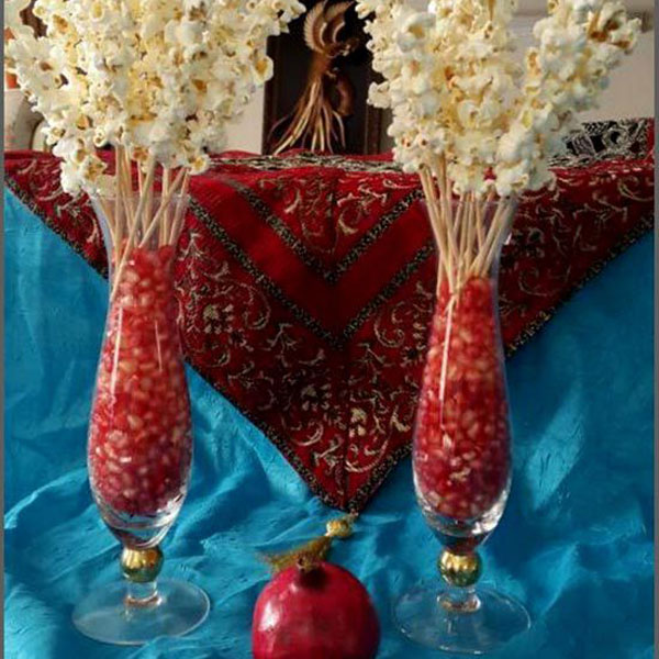 جدیدترین تزیینات شب یلدا تزیین شب یلدا ساده تزیین سفره شب یلدا لاکچری عروس تزیین سفره شب یلدا روی زمین زیباترین سفره شب یلدا تزیین شب یلدا سنتی