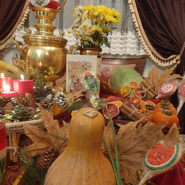 جدیدترین تزیینات شب یلدا تزیین شب یلدا ساده تزیین سفره شب یلدا لاکچری عروس تزیین سفره شب یلدا روی زمین زیباترین سفره شب یلدا تزیین شب یلدا سنتی