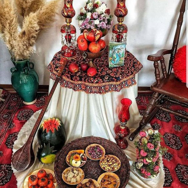 جدیدترین تزیینات شب یلدا تزیین شب یلدا ساده تزیین سفره شب یلدا لاکچری عروس تزیین سفره شب یلدا روی زمین زیباترین سفره شب یلدا تزیین شب یلدا سنتی