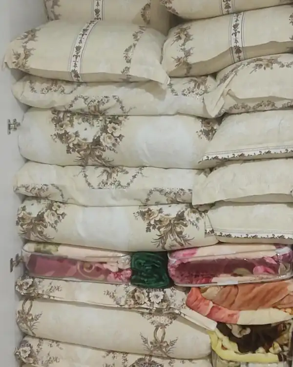 چیدن رختخواب در اتاق طرز چیدن رختخواب بدون کمد دیواری چیدمان رختخواب در کمد دیواری کوچک چیدمان سرویس خواب در اتاق کوچک چیدمان رختخواب عروس در کمد دیواری چیدمان کمد دیواری رختخواب