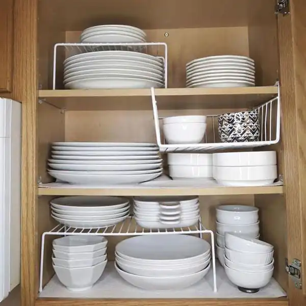 چیدمان بشقاب در کابینت