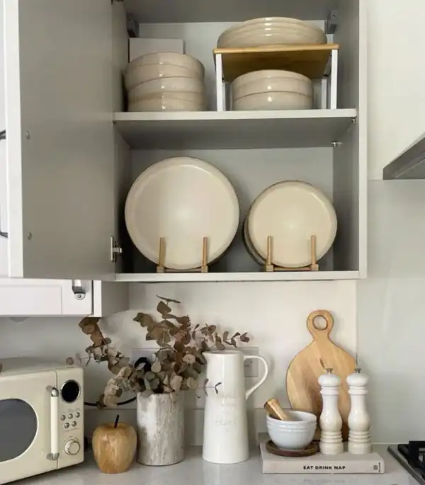چیدمان بشقاب در کابینت