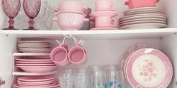 ایده چیدن کابینت بشقاب و لیوان ها برای داشتن فضایی مرتب