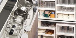 نظم دهی کابینت آشپزخانه برای مرتب کردن قابلمه و ظروف مختلف