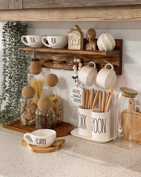 چیدمان روی کابینت آشپزخانه