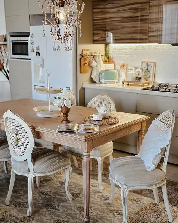 چیدمان روی کابینت کنار گاز