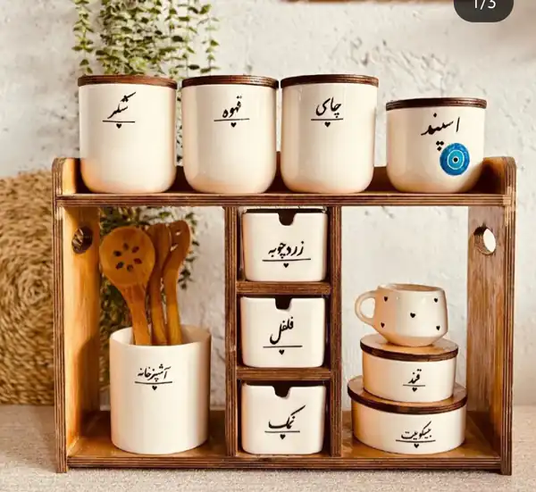 چیدن جا ادویه روی کابینت