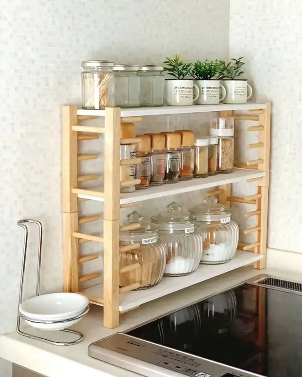 چیدن جا ادویه روی کابینت