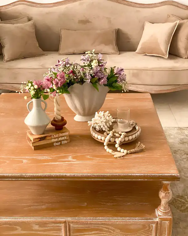 ایده چیدمان روی میز جلو مبلی