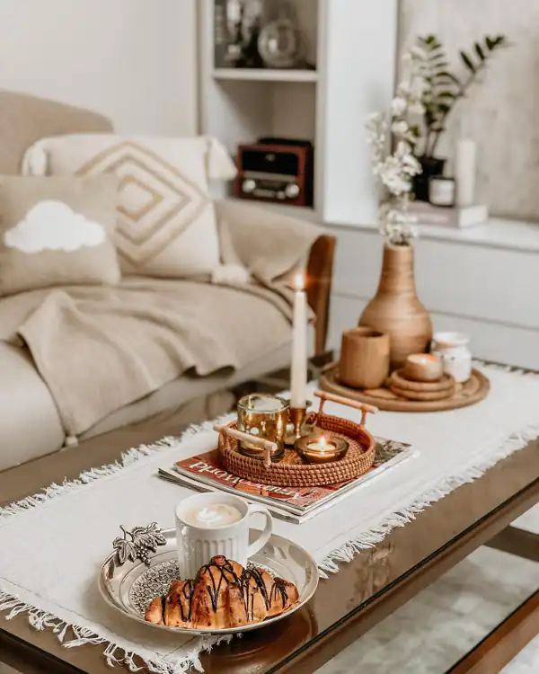 ایده چیدمان روی میز جلو مبلی